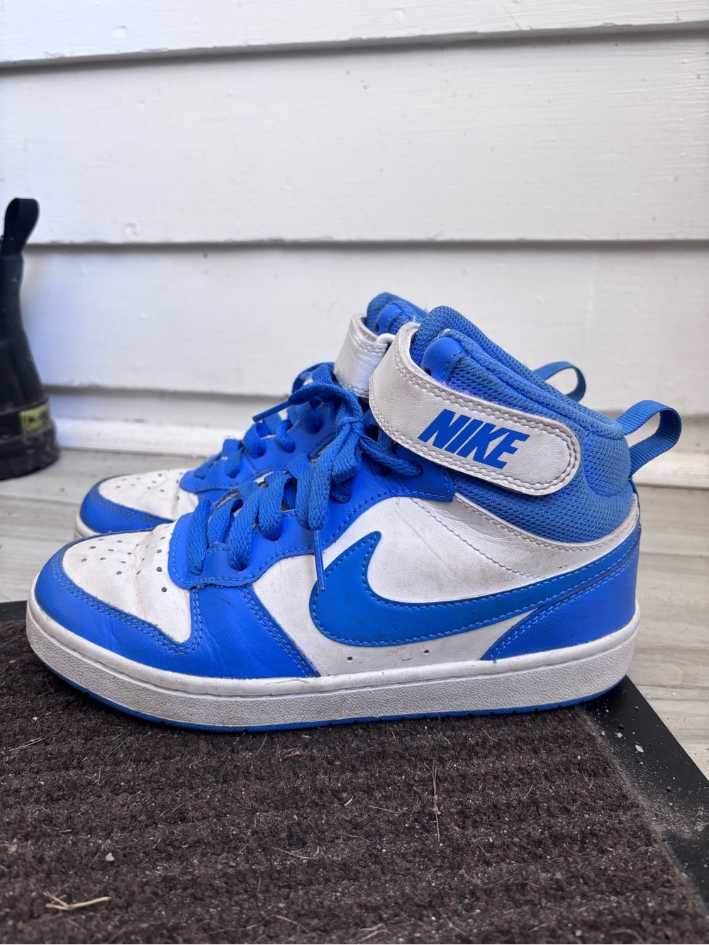 Nike Kids' High-Top Sneakers in White/Blue